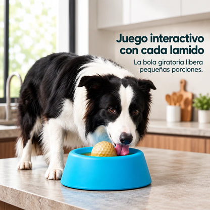 Perro usando NutriGiro azul con bola giratoria